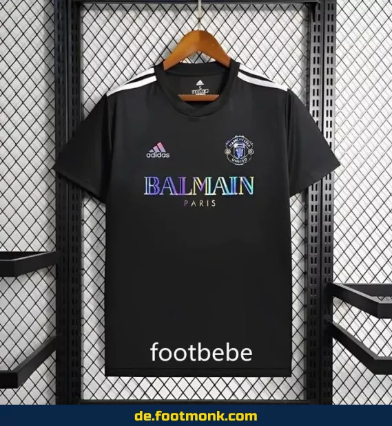 Manchester United Trikot 2024/2025 von Balmain in Schwarz – Offizielles Fußballtrikot für Herren, Damen & Kinder | Günstig online kaufen | Authentisches Vereinstrikot | Fussballtrikots Shop Deutschland